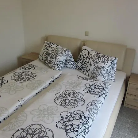 Tadic مالينسكا